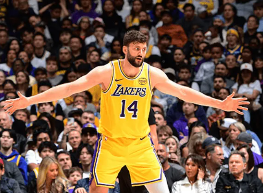 球速体育网址-湖人128-104国王3喜1忧!肯纳德+2配角太好用,艾顿作用太低!