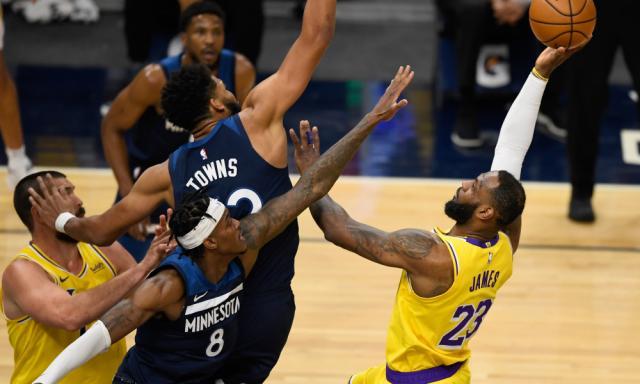 1613536637394096793.jpg 浓眉缺席詹皇扛起大梁 36岁他仍是紫金军团主心骨