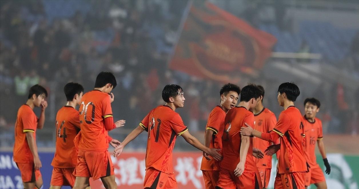 球速体育平台-绝境逢生！U17国足2-0卡塔尔，21年耻辱魔咒终结！八强死磕沙特