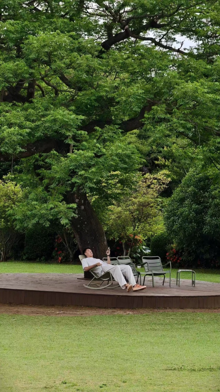 球速体育-留粤谈判未果 王少杰济州岛度假晒照尽显休闲感：今年场景