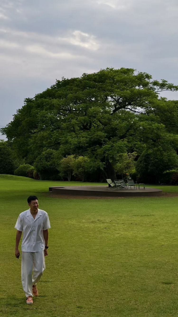 球速体育-留粤谈判未果 王少杰济州岛度假晒照尽显休闲感：今年场景